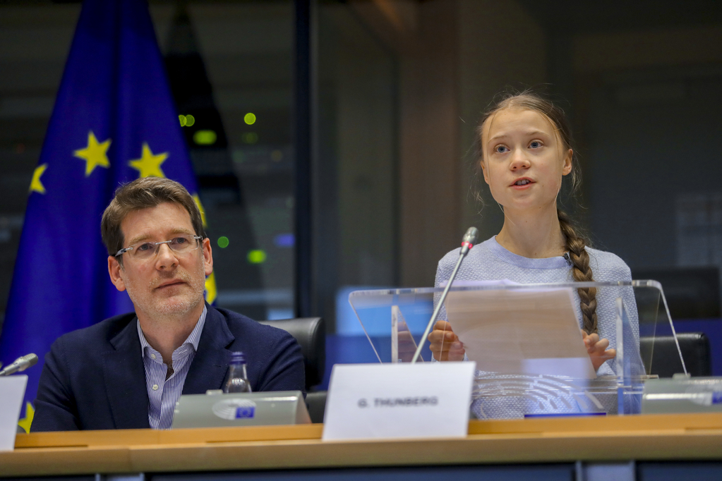 Ativista Greta Thunberg discursa no Parlamento Europeu em Março de 2020
