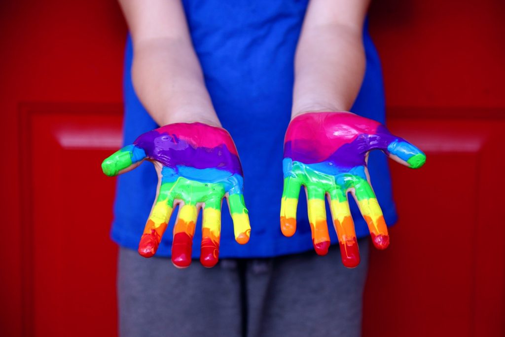 Mãos Criança LGBTQI+